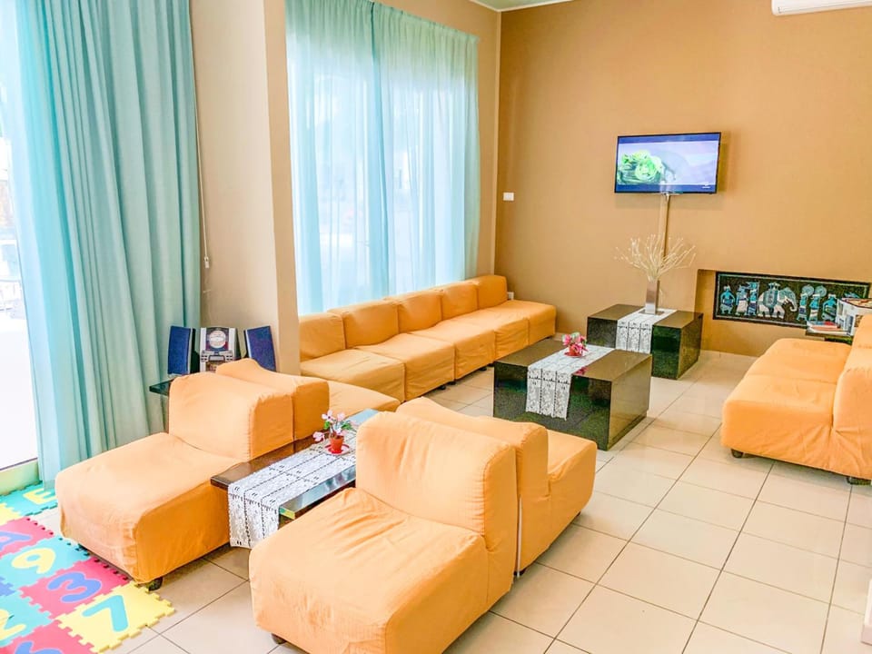 Shared lounge/TV area
