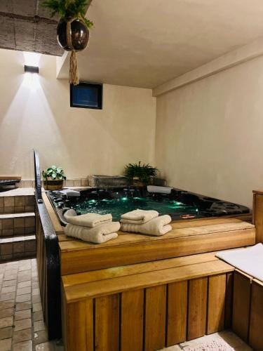 Suite & SPA a La Ferme 1802 Hotel in Hauts-de-France