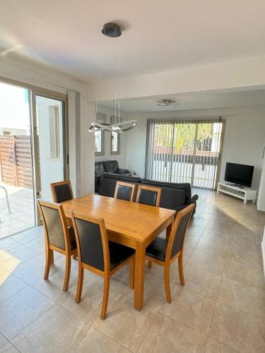 Villa TaMalDi side sea view - new renovated! Hotel in Paralimni