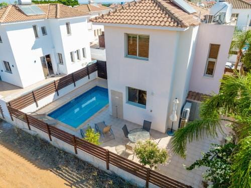 Villa TaMalDi side sea view - new renovated! Hotel in Paralimni