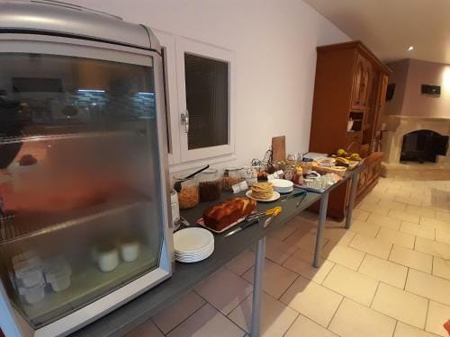 CHAMBRES D HOTES AU P'TIT BONHEUR CAMPAGNARD Hotel in Auvergne-Rhône-Alpes