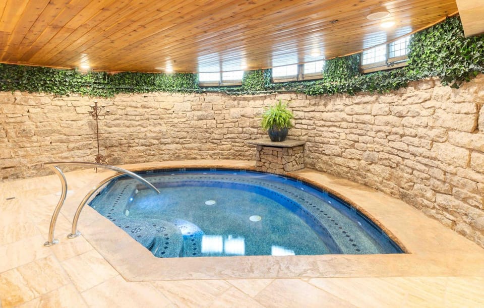 The Detroit Club Hotel in Windsor