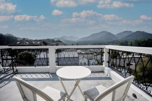 Hangzhou West Lake Youshan Villa Hotel in Hangzhou