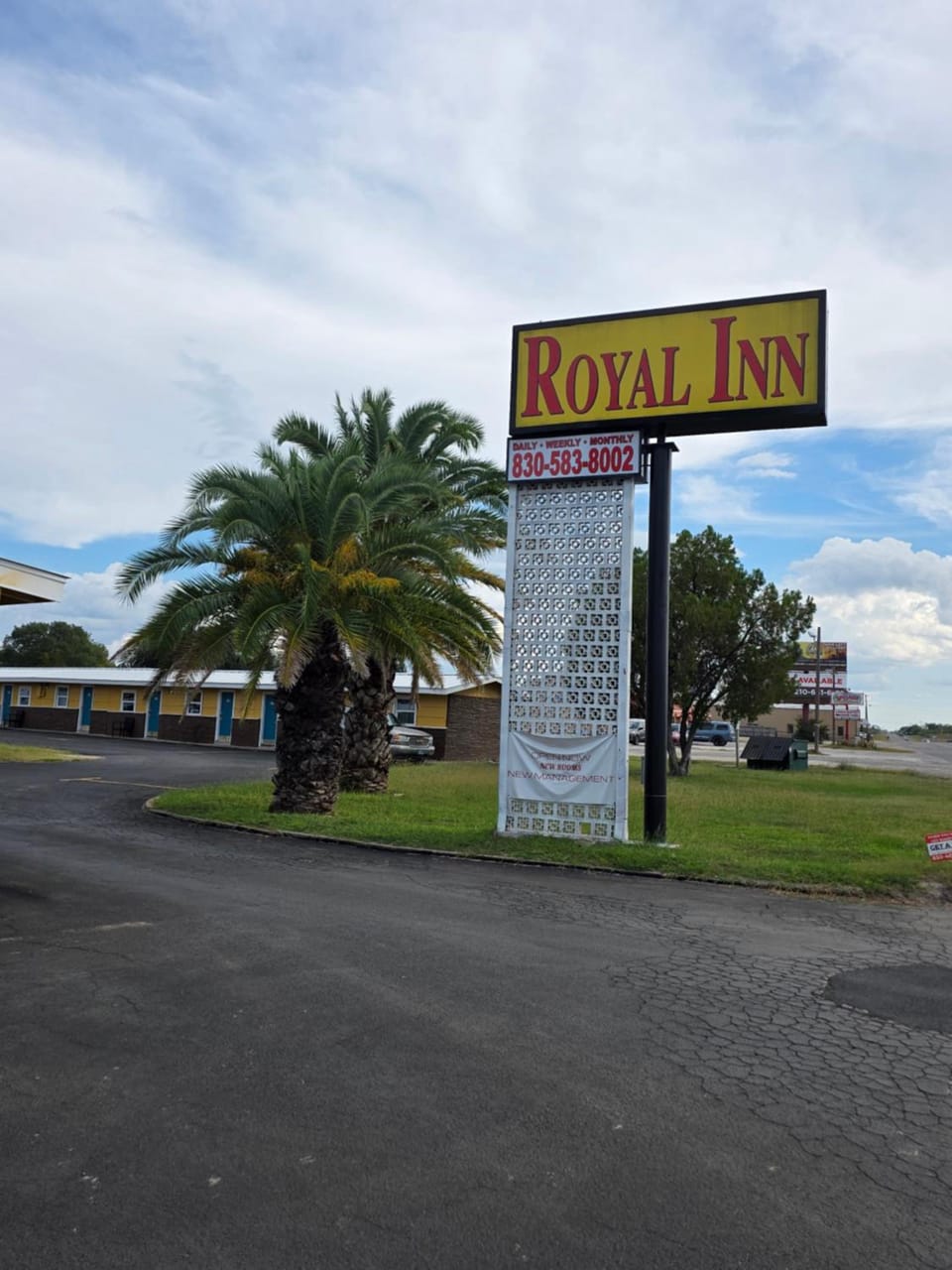 Royal Inn Hotel in Kenedy