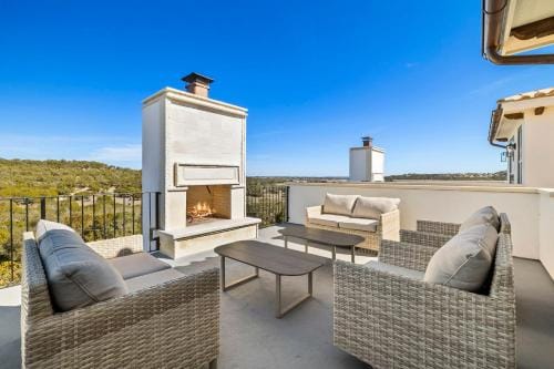 Las Luces Hotel in Lake Travis