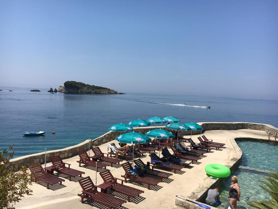 Axenia Hotel Hotel in Ulcinj Municipality