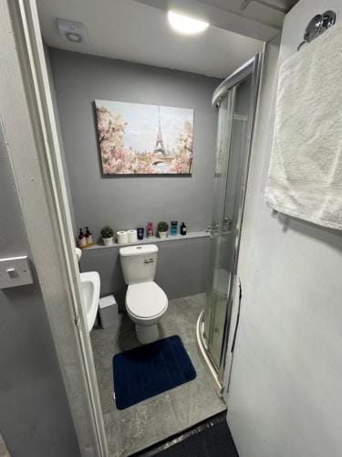 Habibi House Hotel in Longford