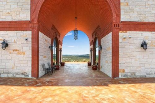 Arc de Texas - Lafayette Suite Hotel in Rio Grande