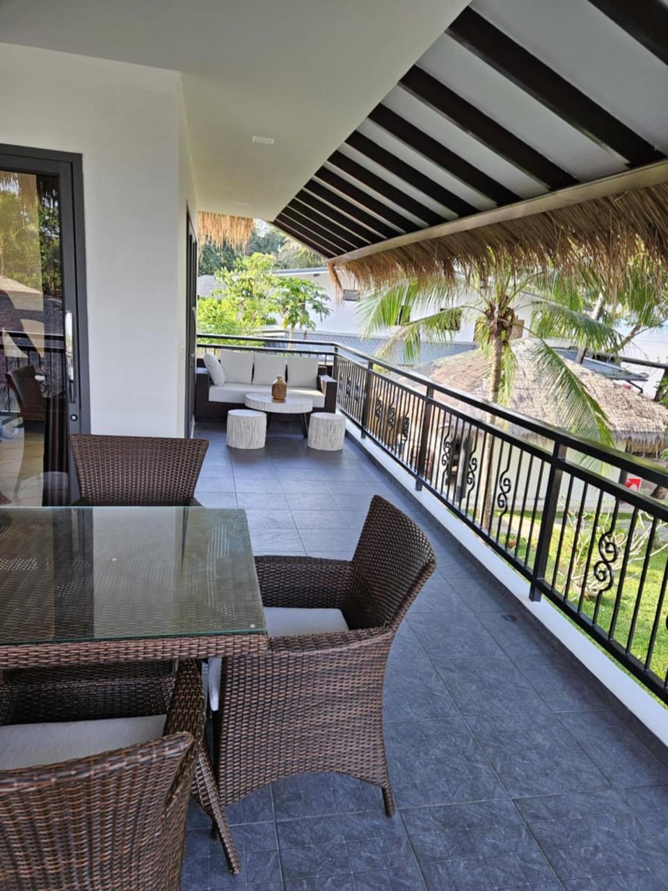 Sunrise Beach Resort in Ko Chang
