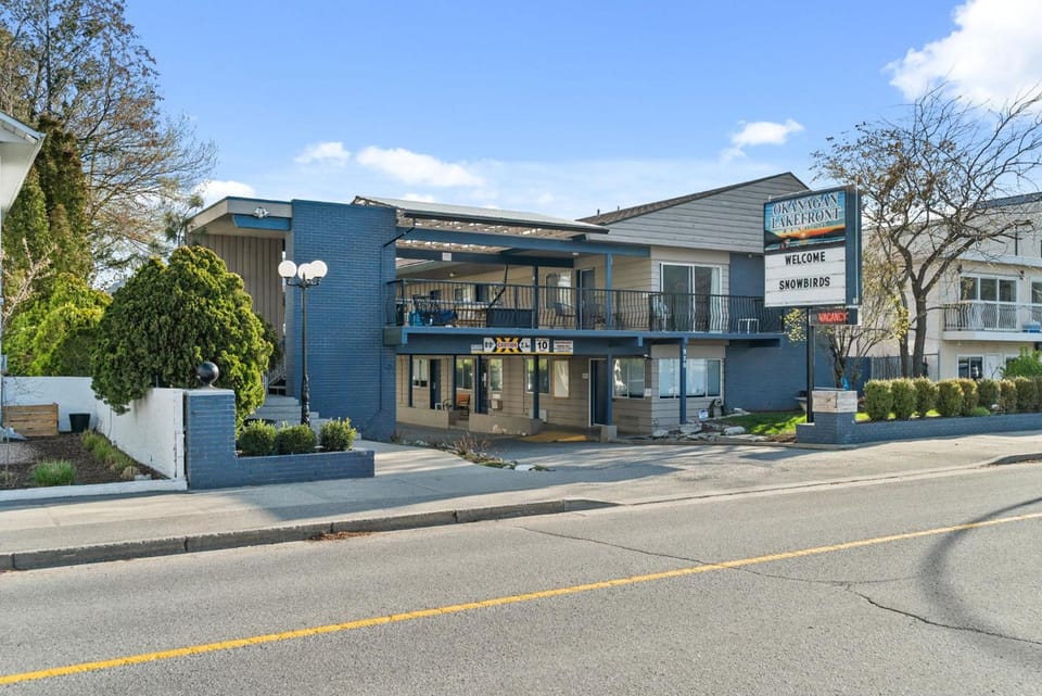 Okanagan Lakefront Resort Motel in Penticton