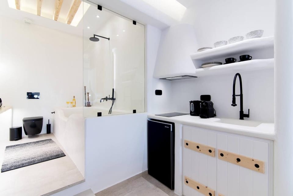 Portara Seaside Luxury Suites Apartment hotel in Naxos