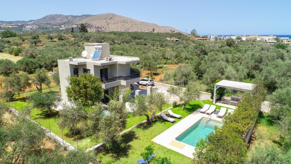 Villa Marian with Private Swimming Pool & Jacuzzi Hotel in Crete