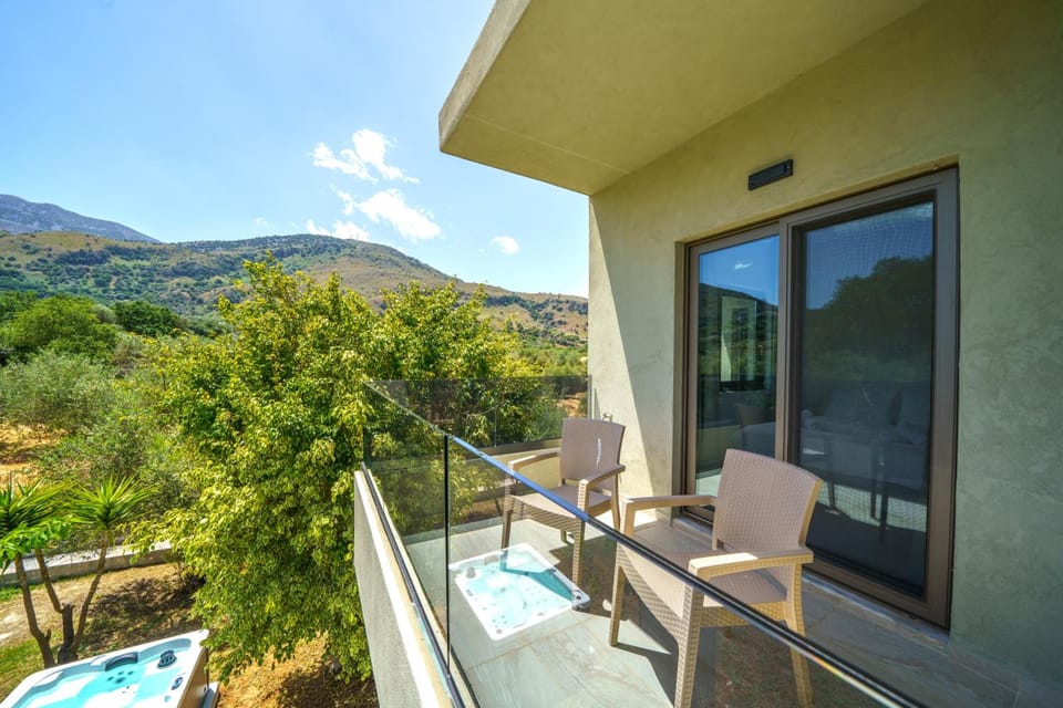 Villa Marian with Private Swimming Pool & Jacuzzi Hotel in Crete
