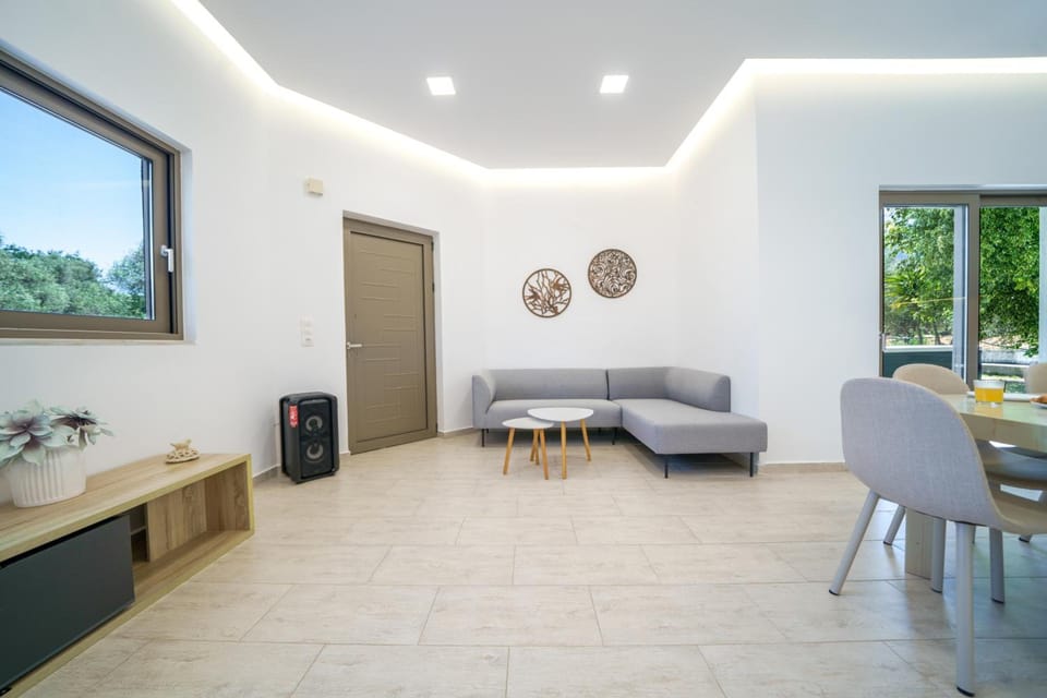 Villa Marian with Private Swimming Pool & Jacuzzi Hotel in Crete