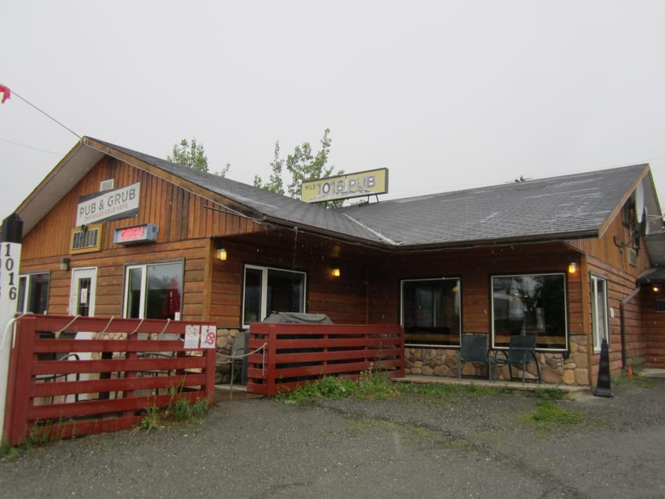 Alcan Motor Inn Motel in Yukon