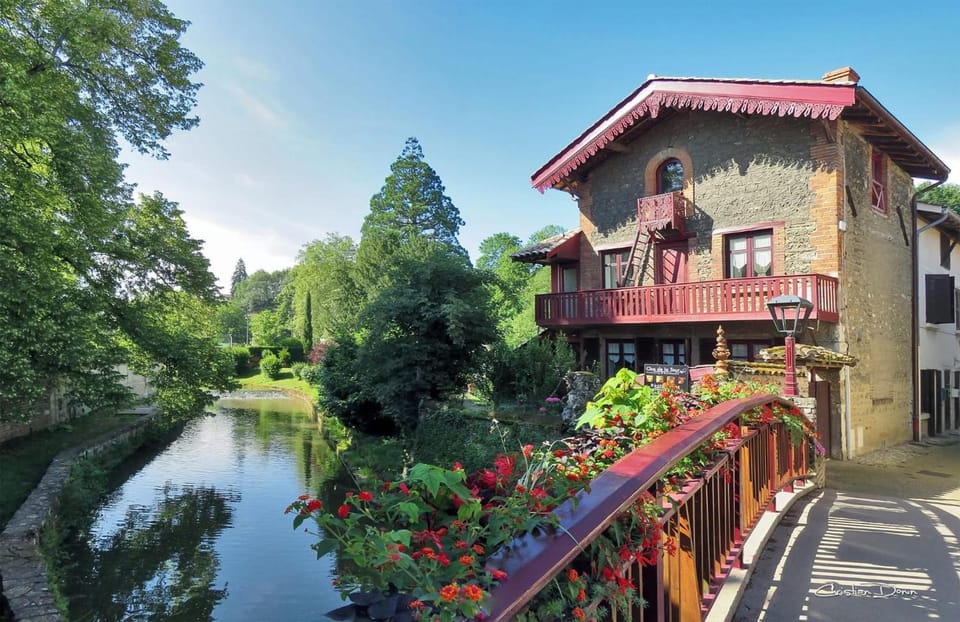 Hotel Au Coq Dort Spa Hotel in Auvergne-Rhône-Alpes