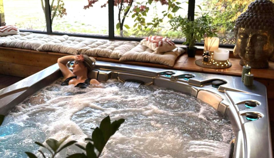 Hotel Au Coq Dort Spa Hotel in Auvergne-Rhône-Alpes