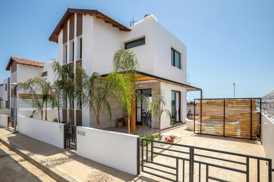 Chris Le Mare Luxury Villa Hotel in Paralimni