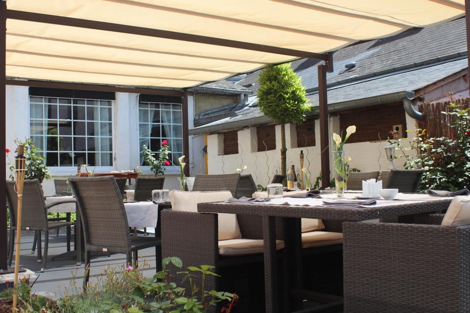 Logis Hotels Restaurant Les 3 Rois Hotel in Centre-Val de Loire
