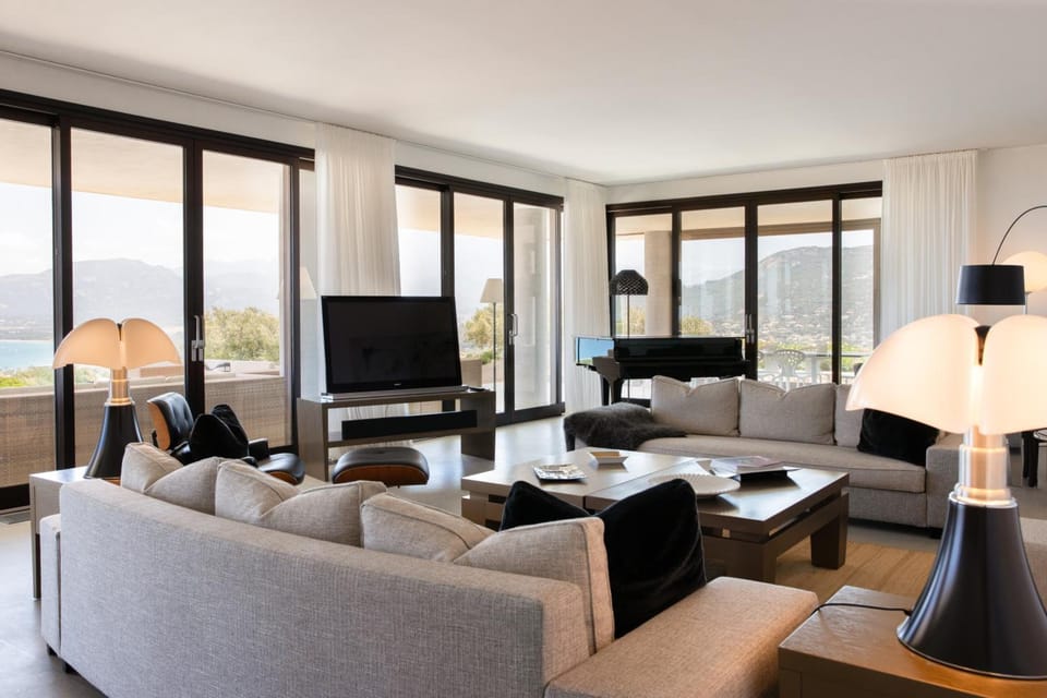 Shared lounge/TV area
