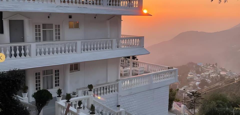 Blue Mountain White House Hotel, Mussoorie Hotel in Uttarakhand