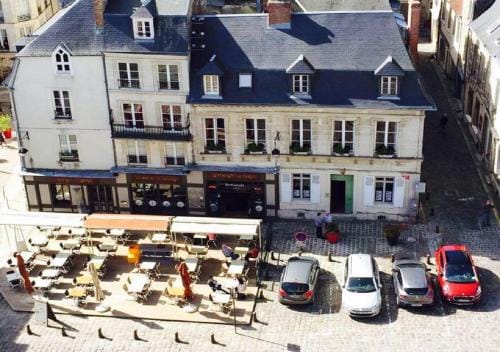 Logis du Parvis ***Face Cathedrale/in front of the Cathedral*** Hotel in Laon