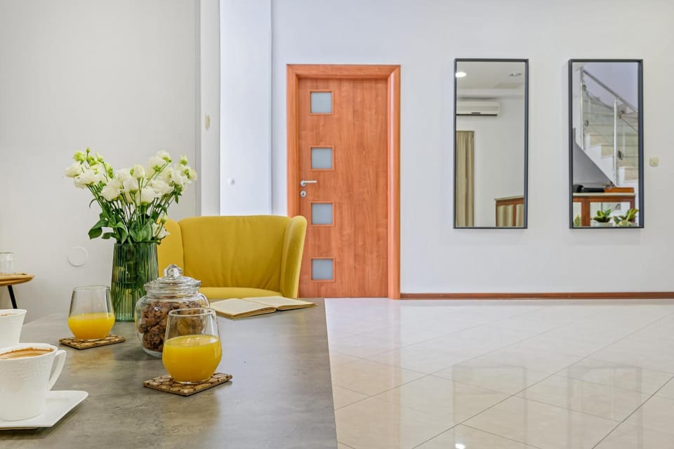 Yellow house with private parking Hotel in Split
