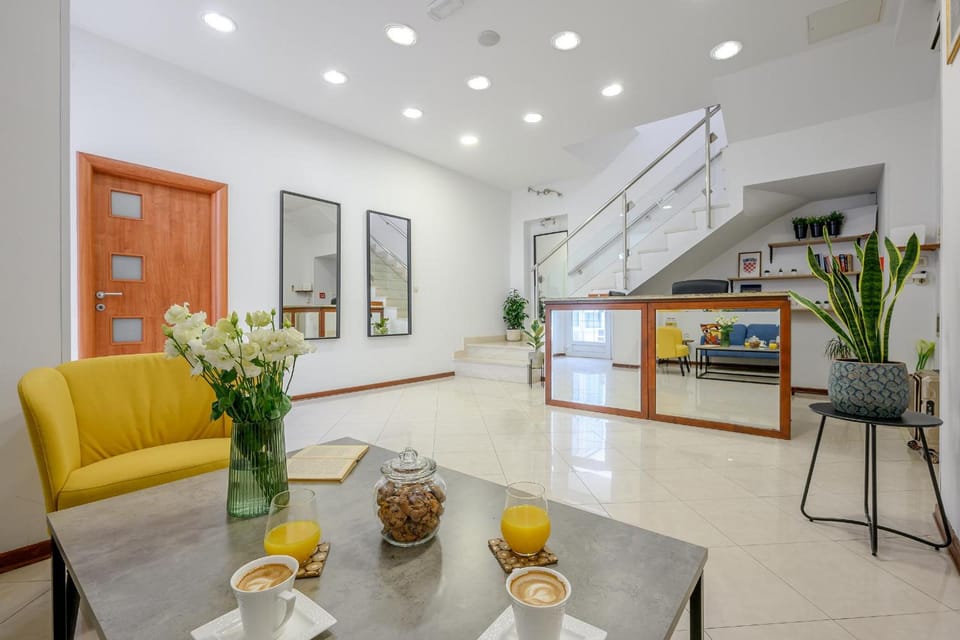 Yellow house with private parking Hotel in Split