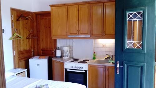 zacharoularooms3 Hotel in Icaria