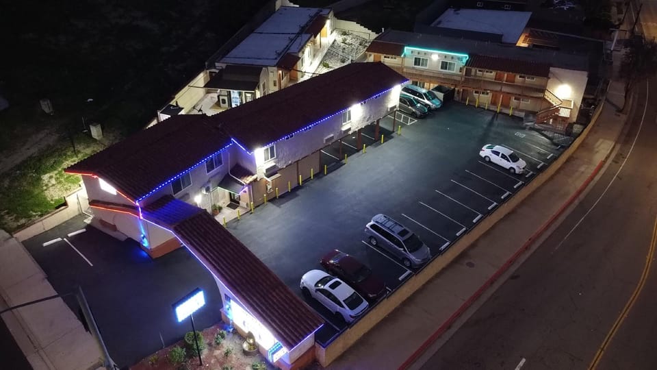 New American Inn & Suites Motel in Anaheim Hills