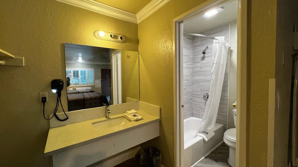New American Inn & Suites Motel in Anaheim Hills