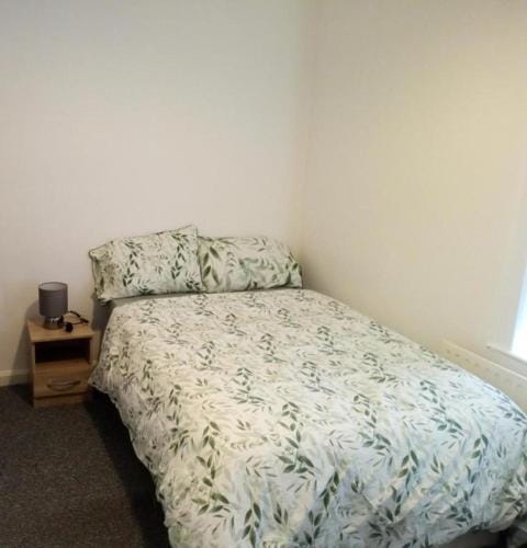 Double-bed (H2) close to Burnley city centre Hotel in Burnley
