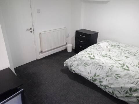 Double-bed (G2) close to Burnley city centre Hotel in Burnley