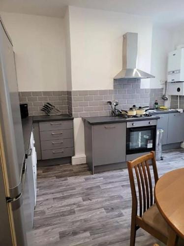 Ensuite Double-bed L3 Burnley City Centre Hotel in Burnley