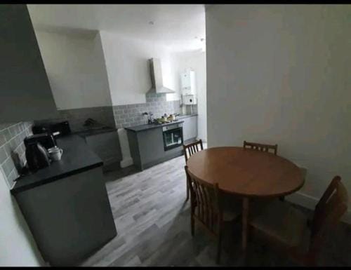 Ensuite Double -bed L4 Burnley City Centre Hotel in Burnley