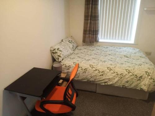 Ensuite Double-bed (H1) close to Burnley city centre Hotel in Burnley