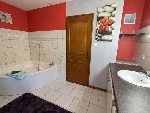 Sejour paisible a la campagne pres d'Epinal - Chambre familiale ideale pour amoureux de la nature -  Hotel in Vosges