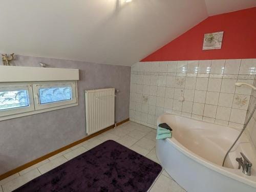 Sejour paisible a la campagne pres d'Epinal - Chambre familiale ideale pour amoureux de la nature -  Hotel in Vosges