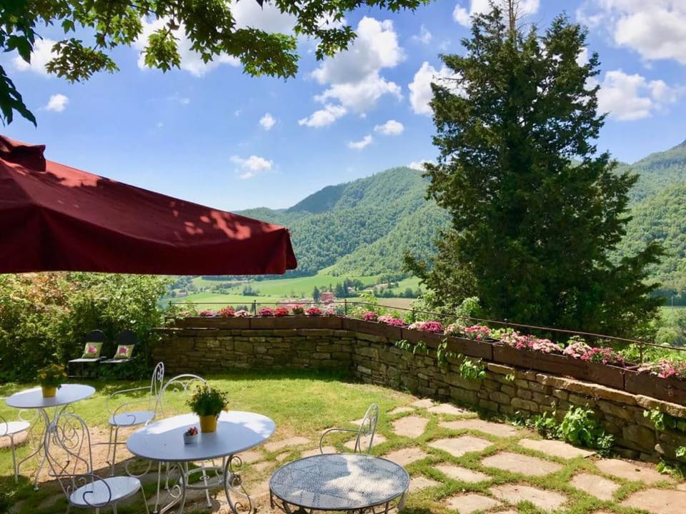 Agriturismo Biologico Castello Della Pieve Hotel in Marche