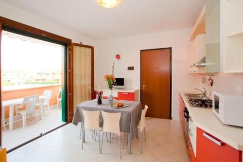 RESORT VILLAGE AQUA MARINA FAMILY - Daily Rooms Tidying - CocktailsBar- Pet Friendly - with Hypermar Hotel in Caorle