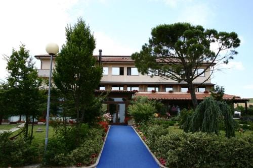 Hotel Tetto delle Marche - Ristorante dei Conti Hotel in Umbria