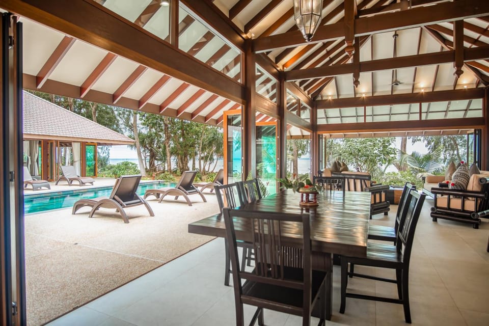 Koh Jum Beach Villas Resort in Krabi Changwat