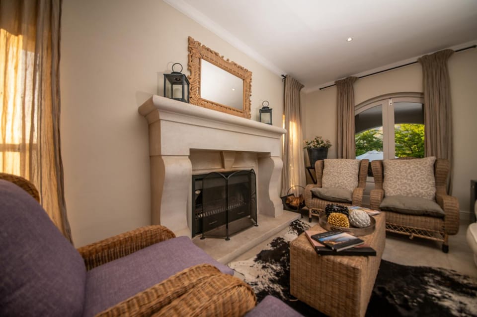 Shared lounge/TV area