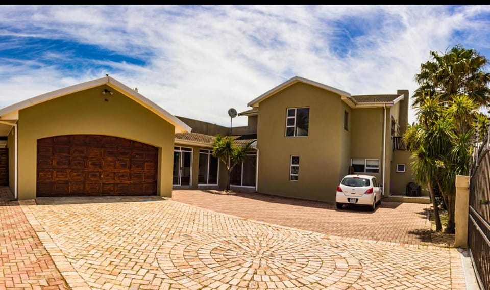 The Russel Guest House Hotel in Port Elizabeth