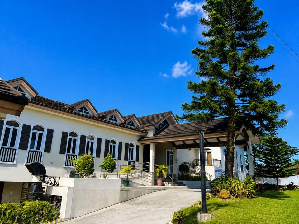 Country Chateau Hotel Hotel in Tagaytay