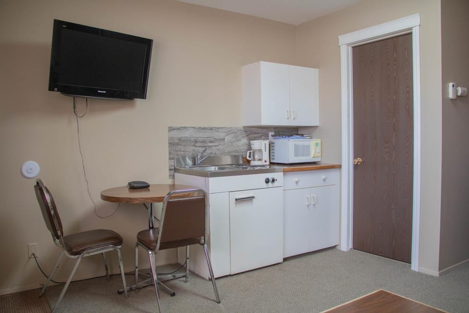 Prairie Oasis Tourist Complex Motel in Moose Jaw