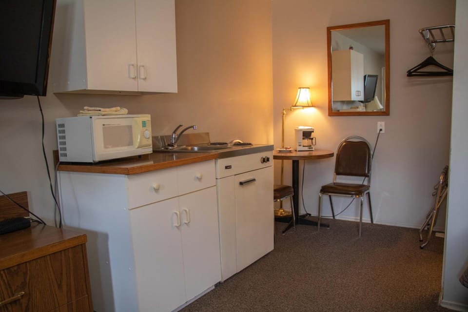 Prairie Oasis Tourist Complex Motel in Moose Jaw