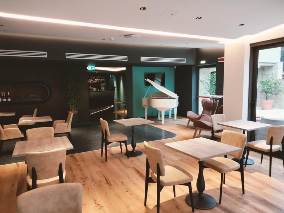 Shared lounge/TV area