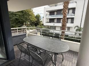 Two Bed Apt With Lovely Terrace  - 2195 Hotel in Cannes