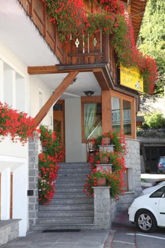 Bresidence Edelweiss Hotel in Canton of Grisons